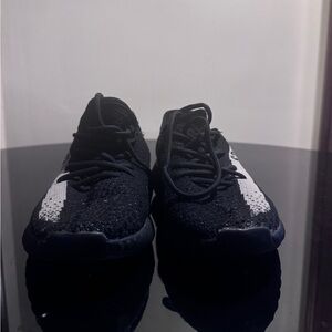 Used yeezy Boost 350 Kids Size 1 1/2